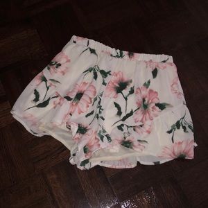 Boutique mid waist flowy shorts